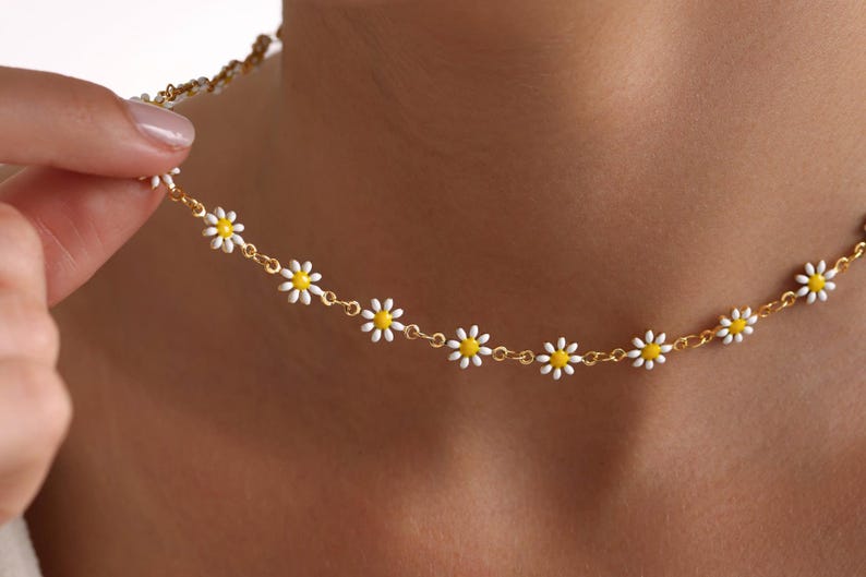 Minimalist Daisy Choker Necklace BUY 1 GET 1 FREE
