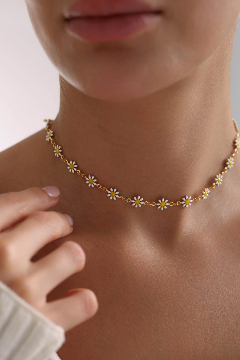 Minimalist Daisy Choker Necklace BUY 1 GET 1 FREE