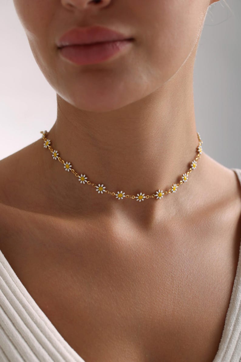 Minimalist Daisy Choker Necklace BUY 1 GET 1 FREE
